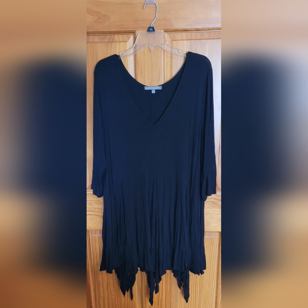 ***3/$20**Womens Size 1X Kate & Mallory Black Tunic